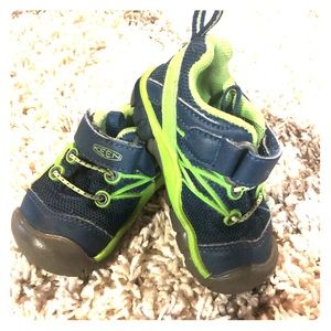 Toddler Boys Size 5 keens